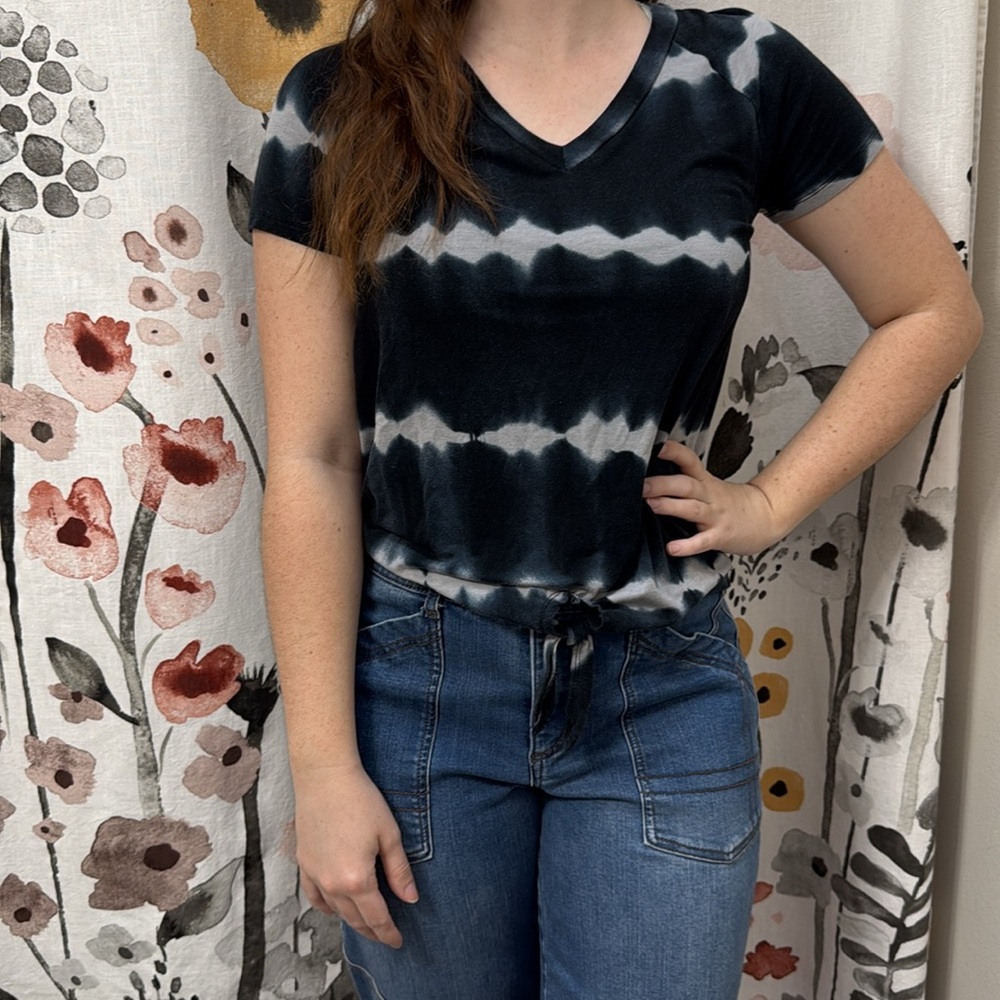 Women’s Warehouse One Navy Blue Tie Dye V-Neck Front-Tie Tee. Size S.